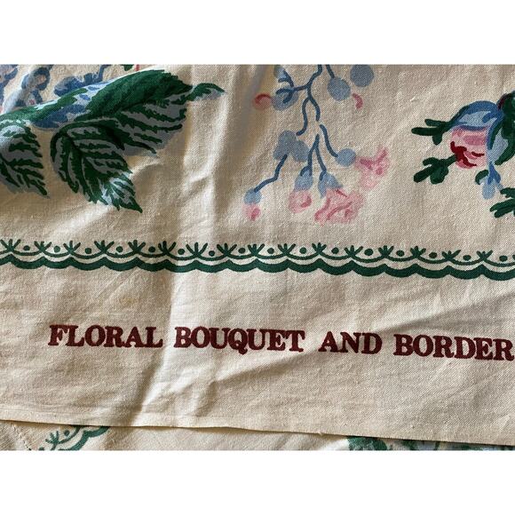 Lee Jofa "Floral Bouquet and Border" fabric flowers  swatch light weight 40” - Picture 4 of 7